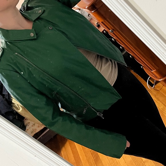 Forever 21 women’s green pleather jacket - never worn - Picture 3 of 6